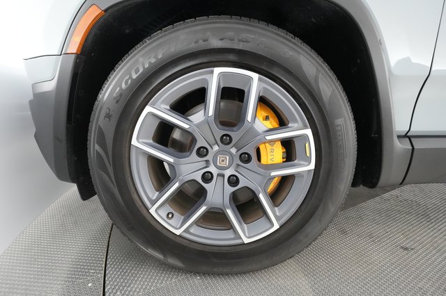 2022 Rivian R1T — photo 12 of 29