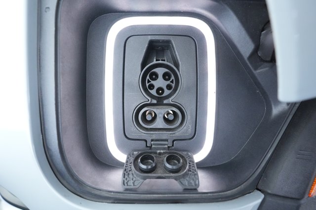 2022 Rivian R1T — photo 23 of 29