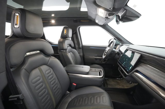 2022 Rivian R1T — photo 19 of 29