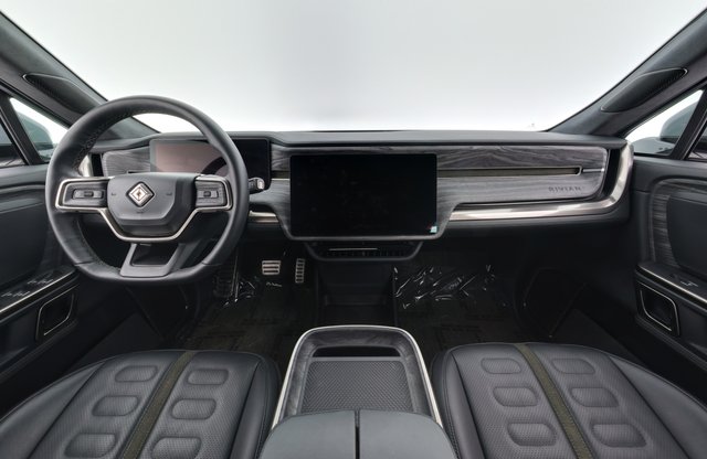 2022 Rivian R1T — photo 17 of 29