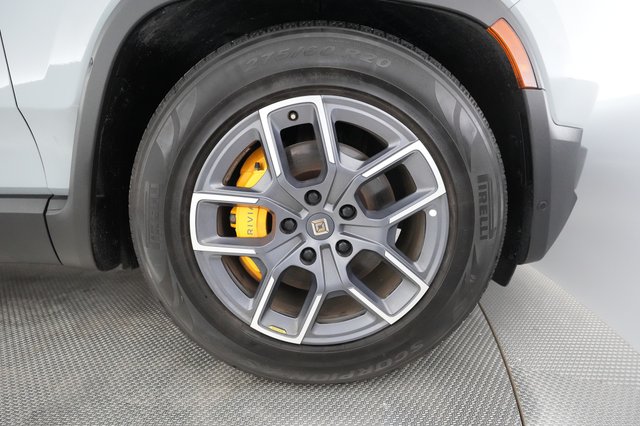2022 Rivian R1T — photo 14 of 29