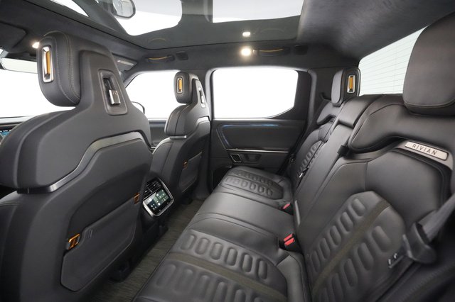 2022 Rivian R1T — photo 16 of 29