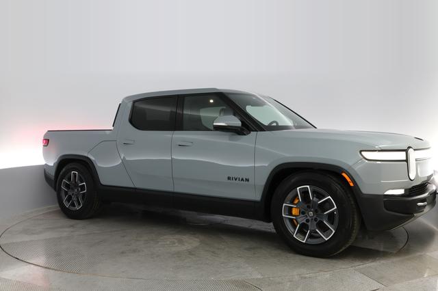 2022 Rivian R1T — photo 8 of 29