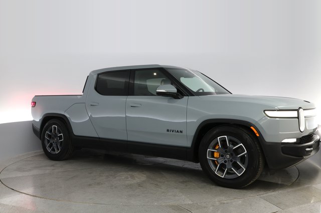 2022 Rivian R1T — photo 8 of 29