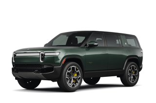2025 Rivian R1S — VIN 7PDSGCBP0SN067647