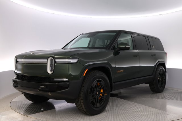 2025 Rivian R1S — VIN 7PDSGCBP0SN067647