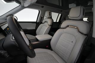 2025 Rivian R1S — photo 3 of 24