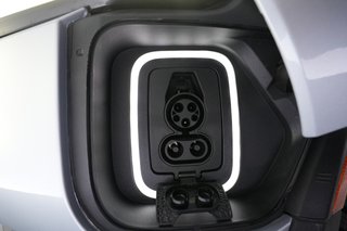 2024 Rivian R1T — photo 8 of 25