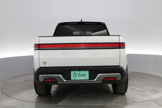 2022 Rivian R1T — photo 10 of 32