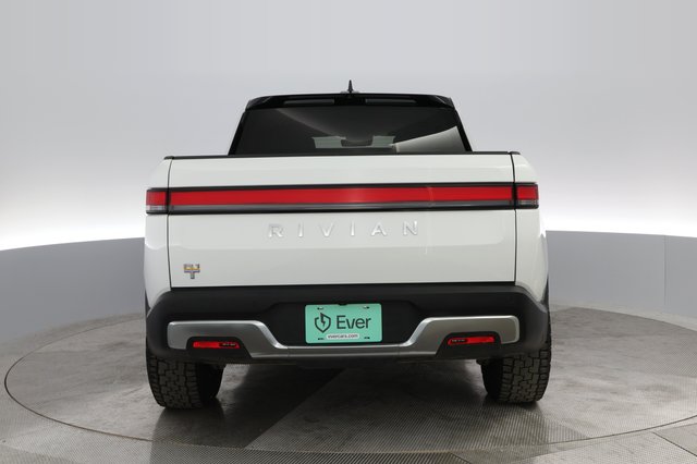 2022 Rivian R1T — photo 10 of 32