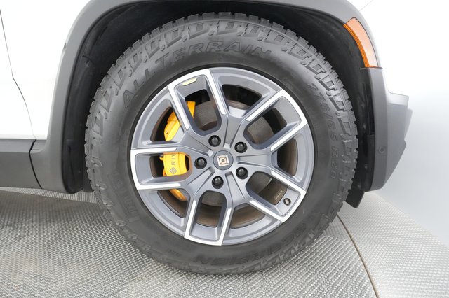 2022 Rivian R1T — photo 15 of 32