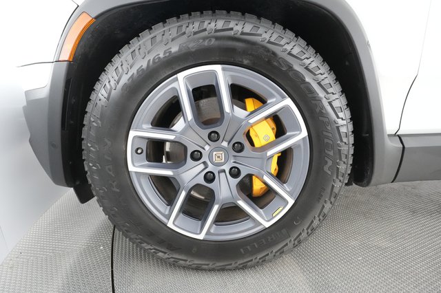 2022 Rivian R1T — photo 13 of 32