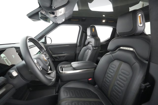 2022 Rivian R1T — photo 17 of 32