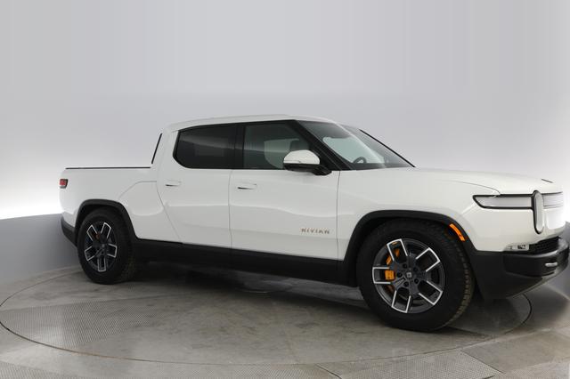 2022 Rivian R1T — photo 8 of 32
