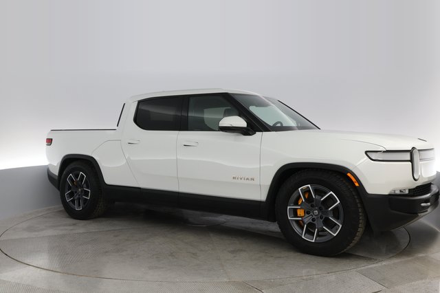 2022 Rivian R1T — photo 8 of 32