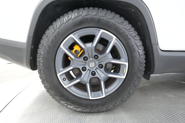 2022 Rivian R1T — photo 16 of 32