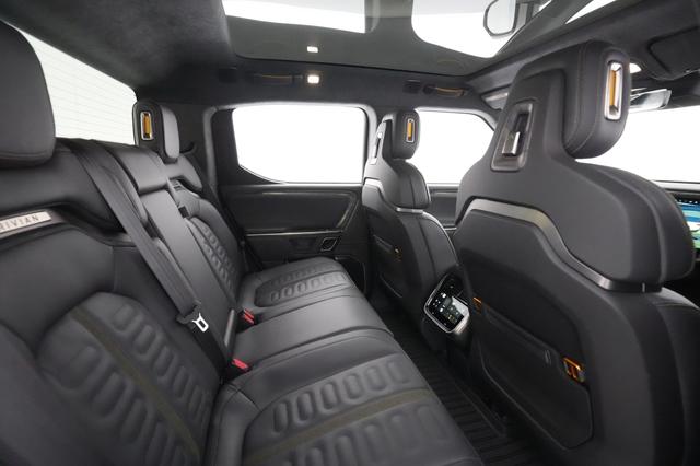 2022 Rivian R1T — photo 3 of 32