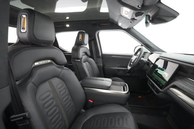 2022 Rivian R1T — photo 19 of 32