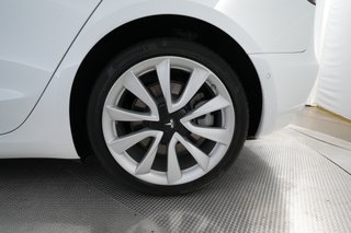 2020 Tesla Model 3 — photo 7 of 24