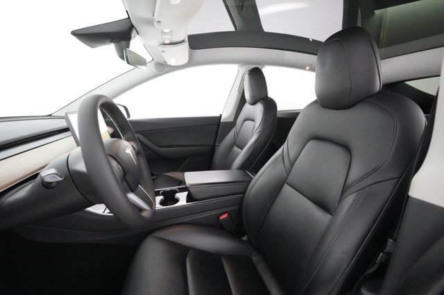2020 Tesla Model Y — photo 17 of 34