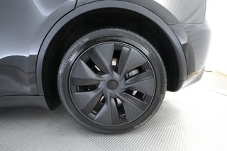 2024 Tesla Model Y — photo 7 of 24