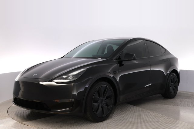 2024 Tesla Model Y — VIN 7SAYGDEE3RF099621