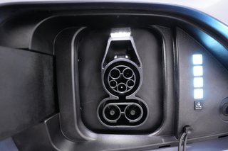 2025 Hyundai Kona Electric — photo 8 of 25