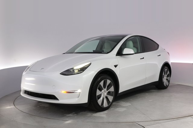 2023 Tesla Model Y — VIN 7SAYGDEE7PF632339