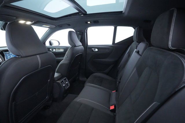 2023 Volvo XC40 Recharge — photo 17 of 31