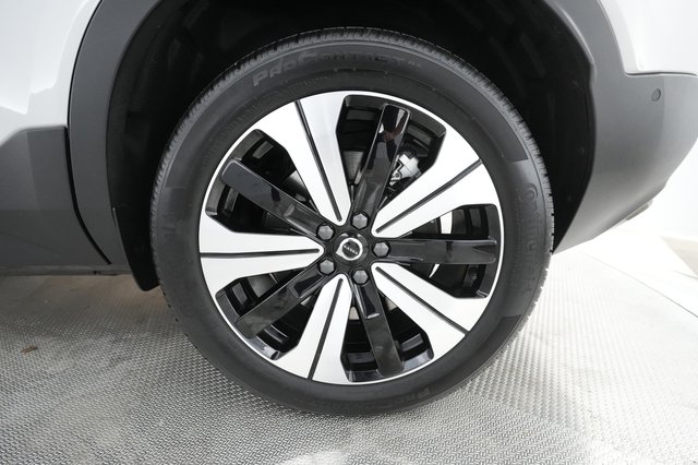 2023 Volvo XC40 Recharge — photo 13 of 31