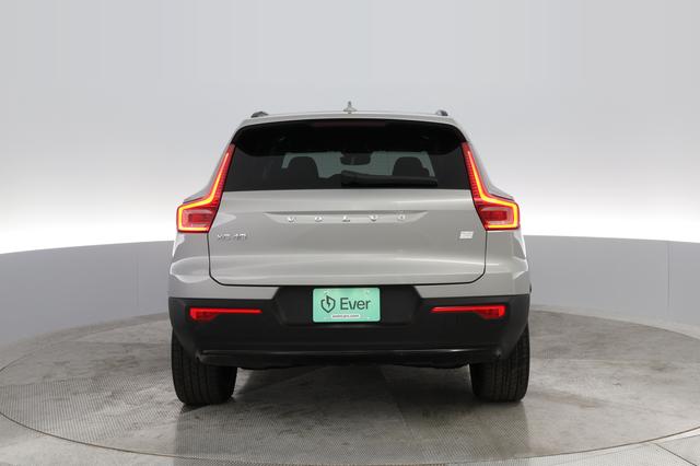 2023 Volvo XC40 Recharge — photo 9 of 31