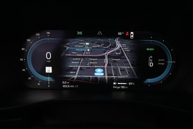 2023 Volvo XC40 Recharge — photo 5 of 31