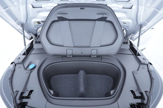 2023 Volvo XC40 Recharge — photo 23 of 31
