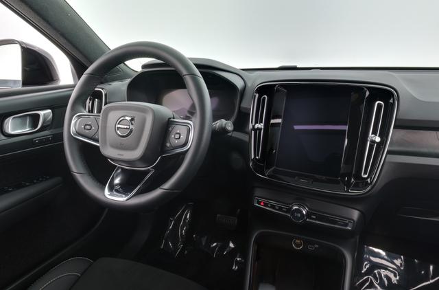 2023 Volvo XC40 Recharge — photo 3 of 31