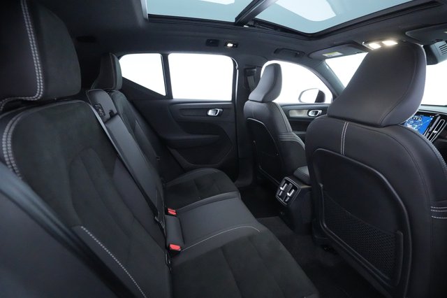 2023 Volvo XC40 Recharge — photo 4 of 31