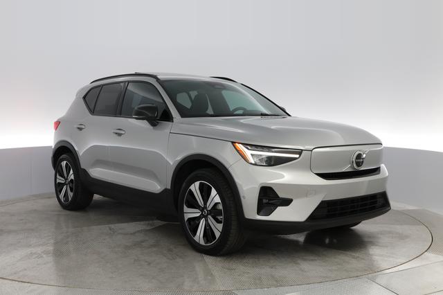 2023 Volvo XC40 Recharge — photo 7 of 31