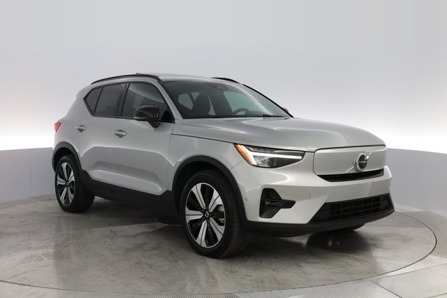 2023 Volvo XC40 Recharge — photo 7 of 31
