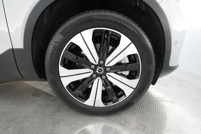 2023 Volvo XC40 Recharge — photo 14 of 31