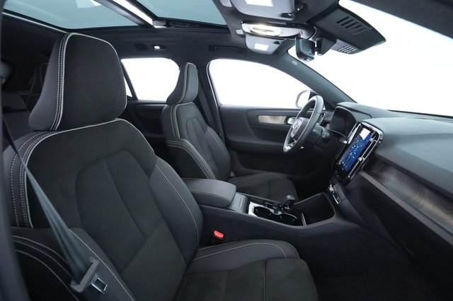 2023 Volvo XC40 Recharge — photo 18 of 31