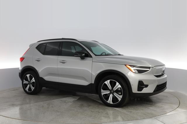 2023 Volvo XC40 Recharge — photo 8 of 31
