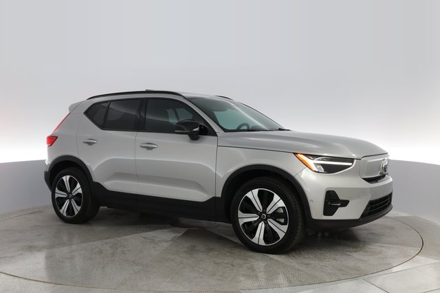2023 Volvo XC40 Recharge — photo 8 of 31