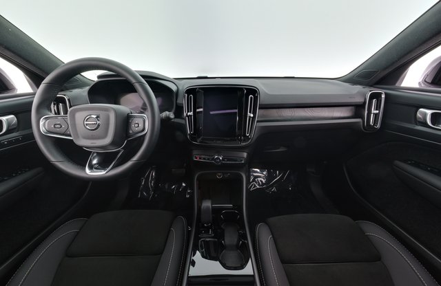 2023 Volvo XC40 Recharge — photo 20 of 31