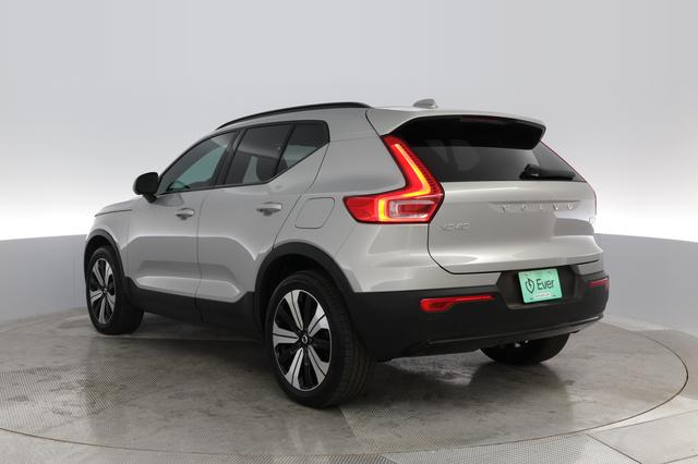 2023 Volvo XC40 Recharge — photo 10 of 31