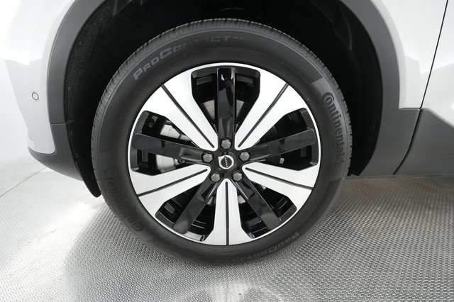 2023 Volvo XC40 Recharge — photo 12 of 31