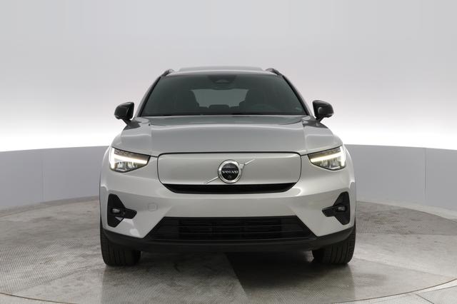 2023 Volvo XC40 Recharge — photo 6 of 31