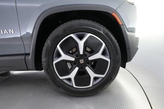2024 Rivian R1S — photo 16 of 24
