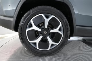 2024 Rivian R1S — photo 17 of 24