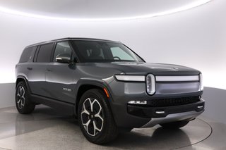 2024 Rivian R1S — photo 10 of 24