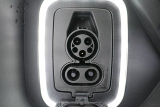 2024 Rivian R1S — photo 8 of 24
