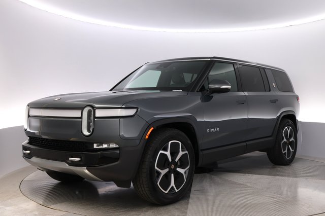 2024 Rivian R1S — VIN 7PDSGBBAXRN036180